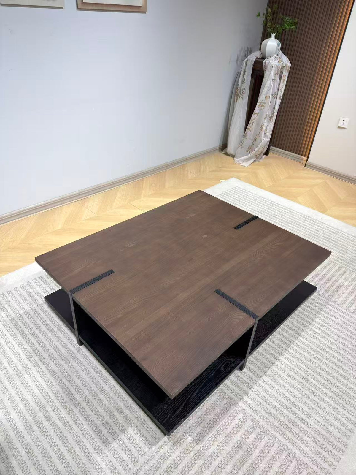Table basse contemporaine en bois