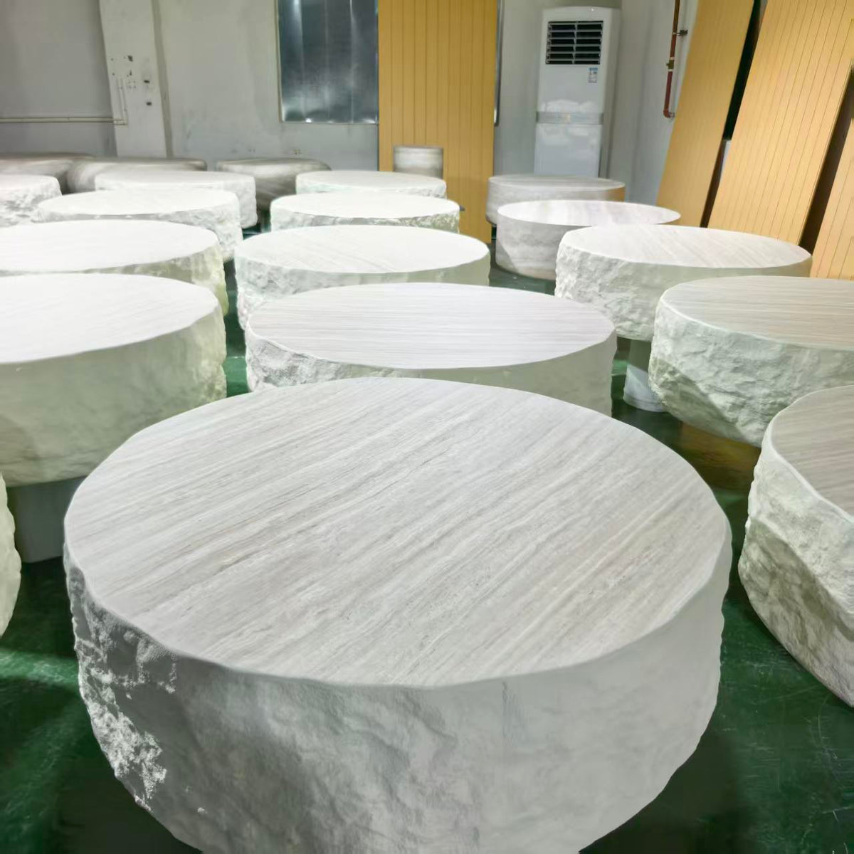 Table basse ronde en travertin